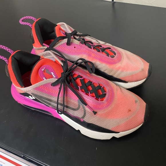 Size 7 - Women’s Nike Air max 2090 multicolor shoes - Picture 2 of 6